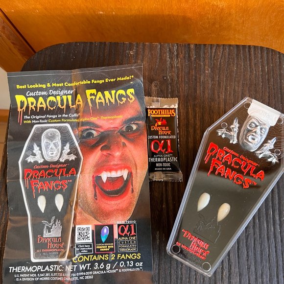 Dracula fangs - Dracula house Halloween - Picture 8 of 11